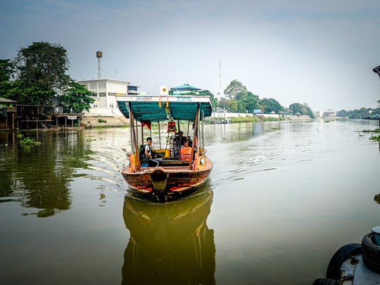 La rivière Bang Pa In et son marché flottant