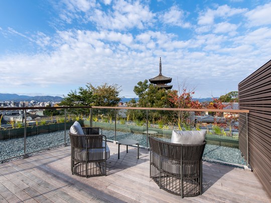 Vue imprenable sur les toits de Kyoto et le temple Kiyomizu