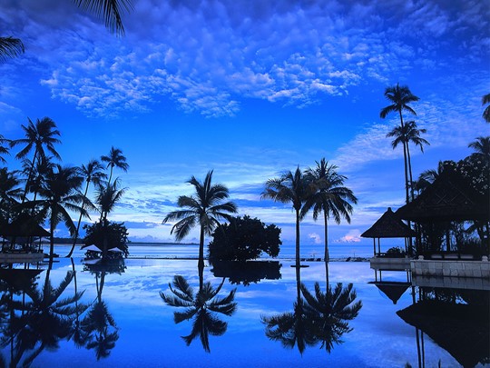 Autre vue de la piscine de l'Oberoi Lombok