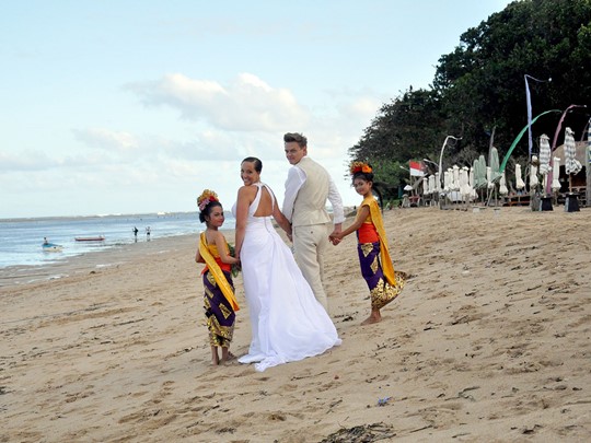Mariage à l'hôtel The Pavilions situé au centre de Sanur