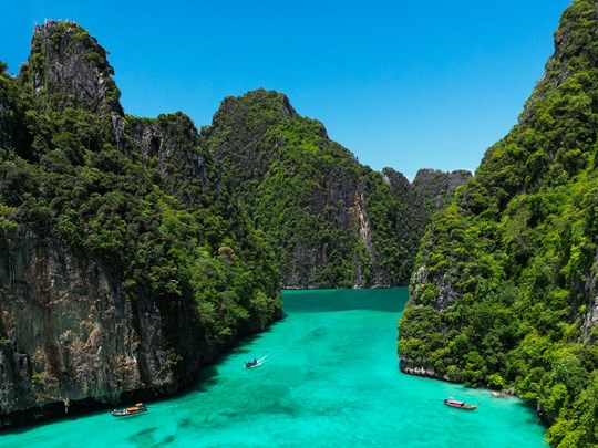 Les lagunes dans les îles Phi Phi