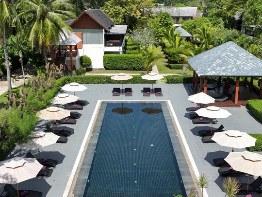 La deuxième piscine côté jardin