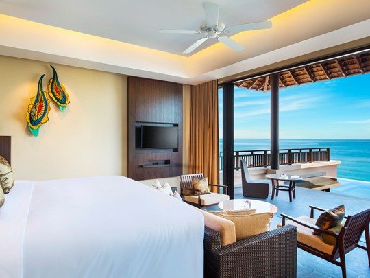 Grand Ocean View Pool Suite