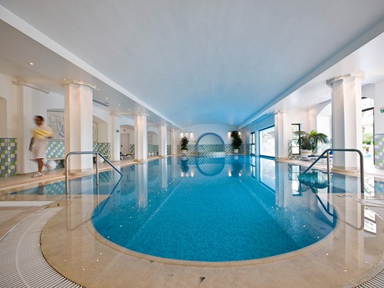 La piscine du Vila Vita Spa by Sisley Paris