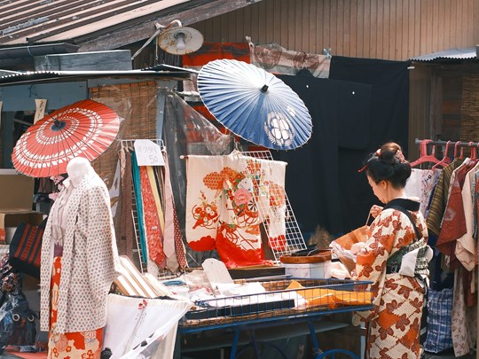 Entre traditions anciennes et monde moderne