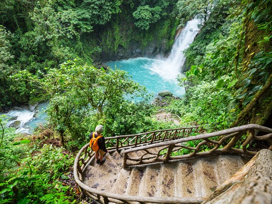 L’incroyable bleu turquoise de la cascade Celeste