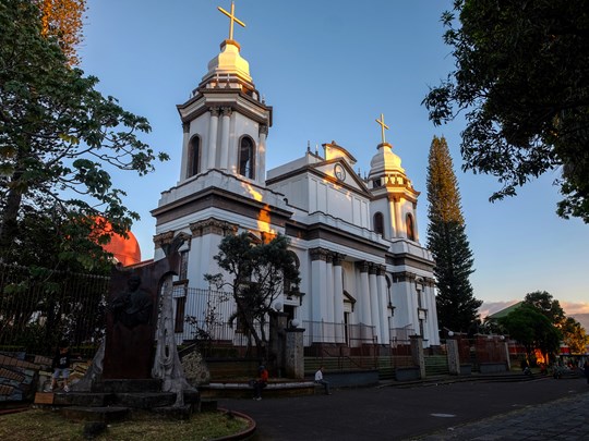 Cathédrale d’Alajuela au cœur de la ville