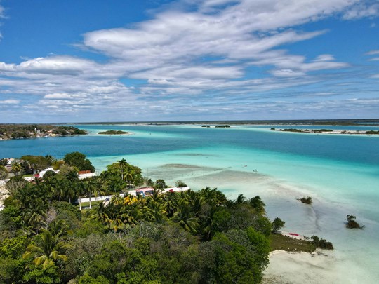 Vue aérienne de la lagune aux 7 couleurs 