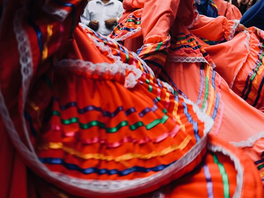 Laissez-vous porter par l'effervescence des rues