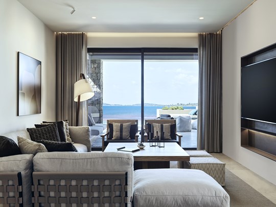 WOW Beachfront Infinity 1-Bedroom Suite