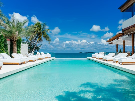 Profitez de la magnifique piscine de l'hôtel