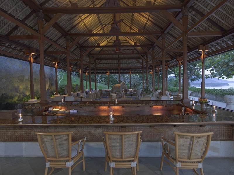 Le bar de l'hôtel Amankila, situé à Bali