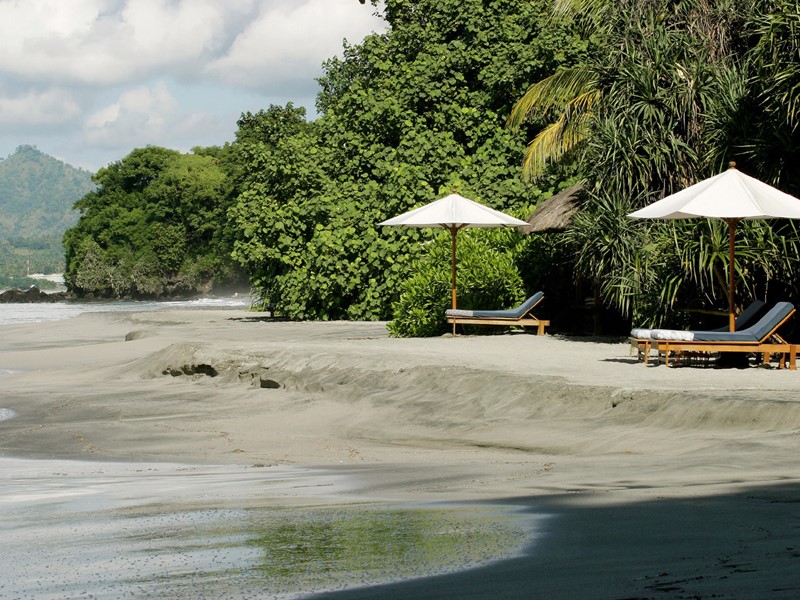 La plage de l'hôtel Amankila à Bali