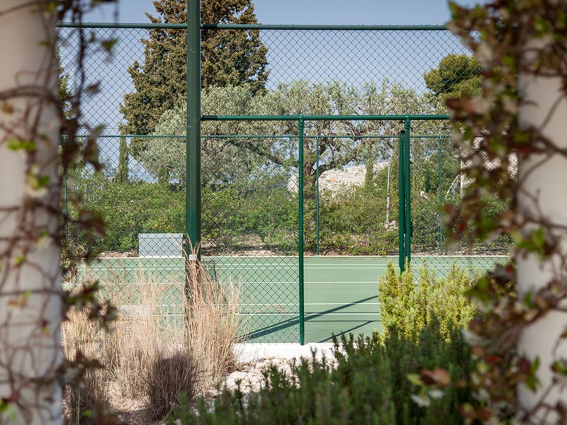 Le court de tennis de l'Amanzoé en Péloponnèse