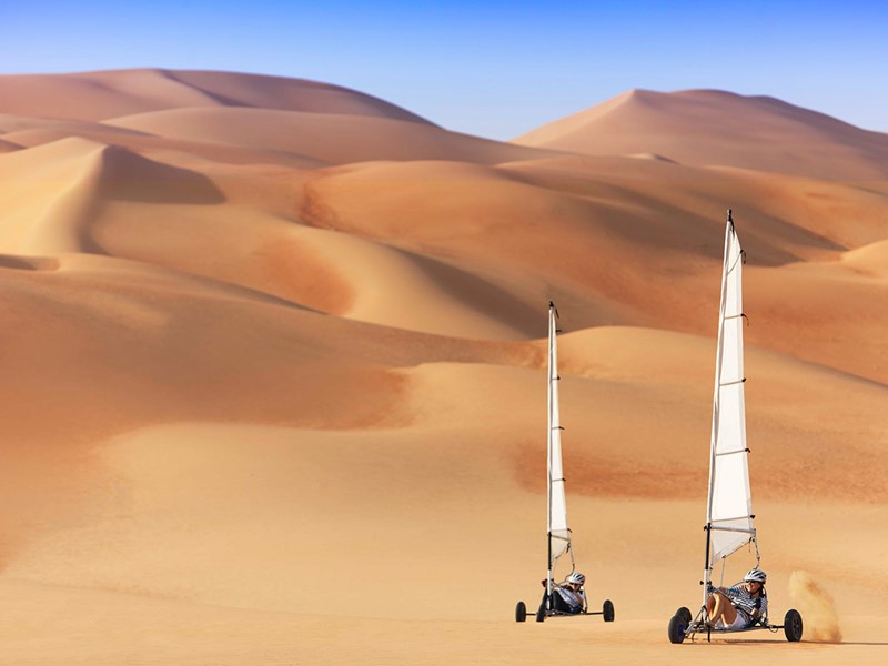 Char à voile dans le désert de Liwa