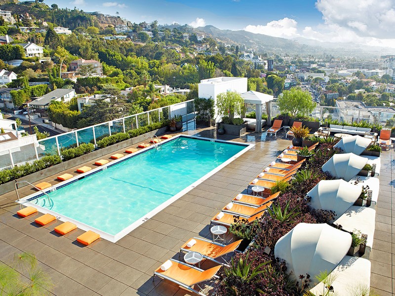 La piscine de l'Andaz West Hollywood vous offrira une sublime vue sur la ville.