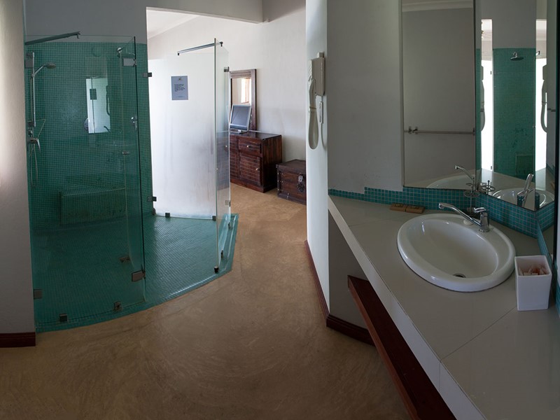 La salle de bain de la Premier Room de l'Anse Soleil