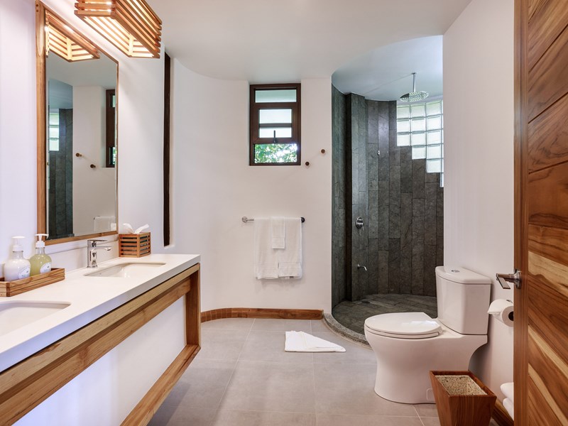 La salle de bain de la Ocean View Premium Suite