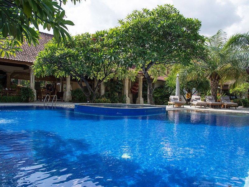 La piscine de l'Arya Amed Beach Resort à Bali