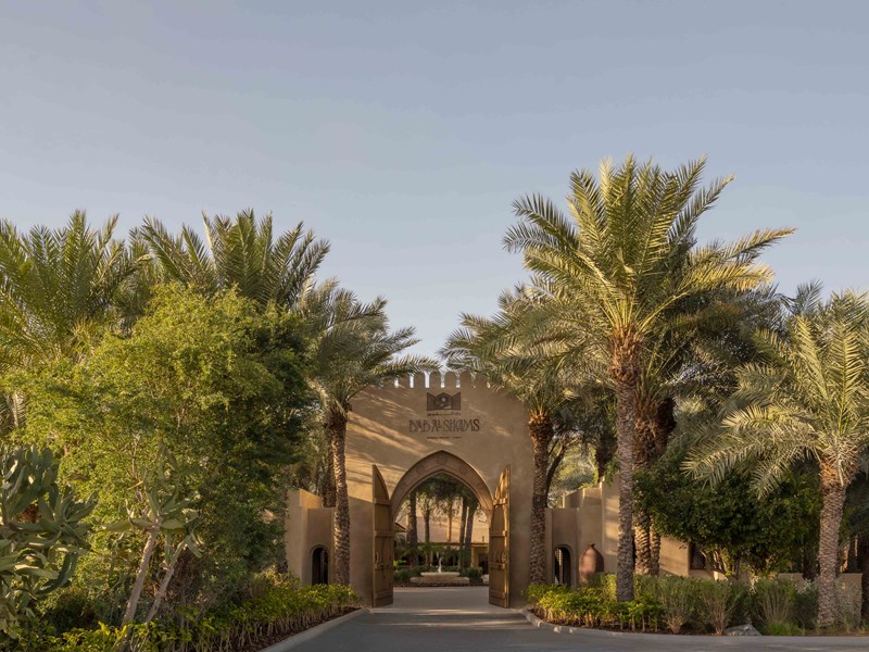 La superbe entrée de l'hôtel Bab Al Shams