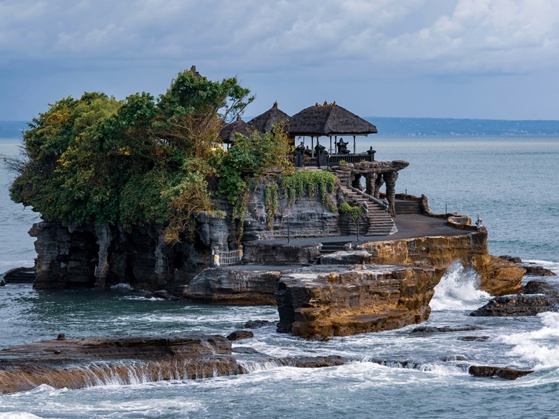 Exceptionnel temple sur l'eau à Bali