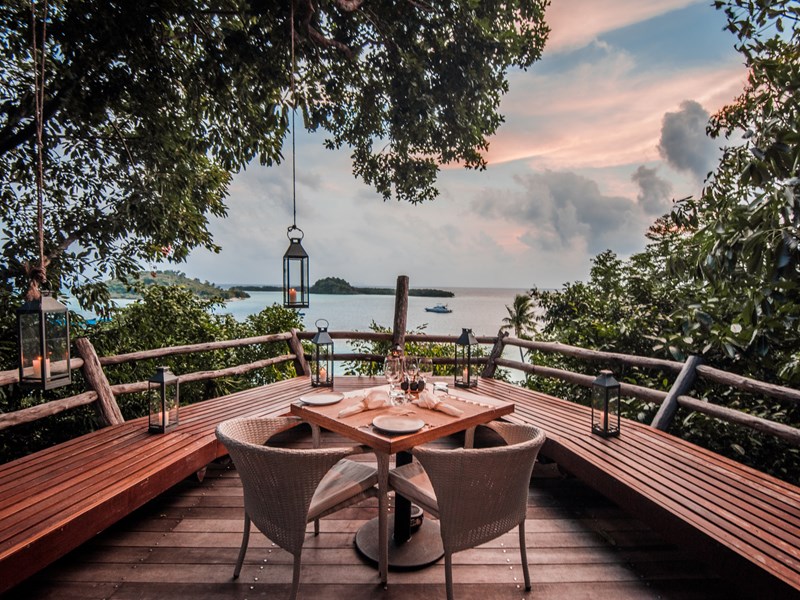 Dîner dans un cadre tropical au cœur de la jungle
