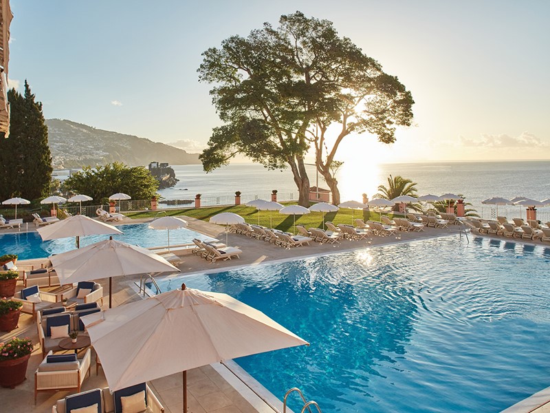 Profitez des belles piscines du Reid's Palace, A Belmond Hotel, Madeira