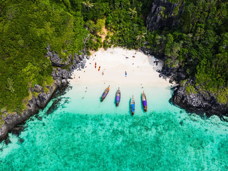 Phi Phi, entre falaises et eaux turquoise