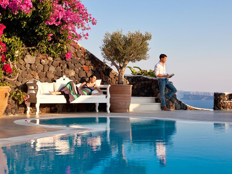 Relaxez-vous sous le soleil grec au Canaves Oia Suites