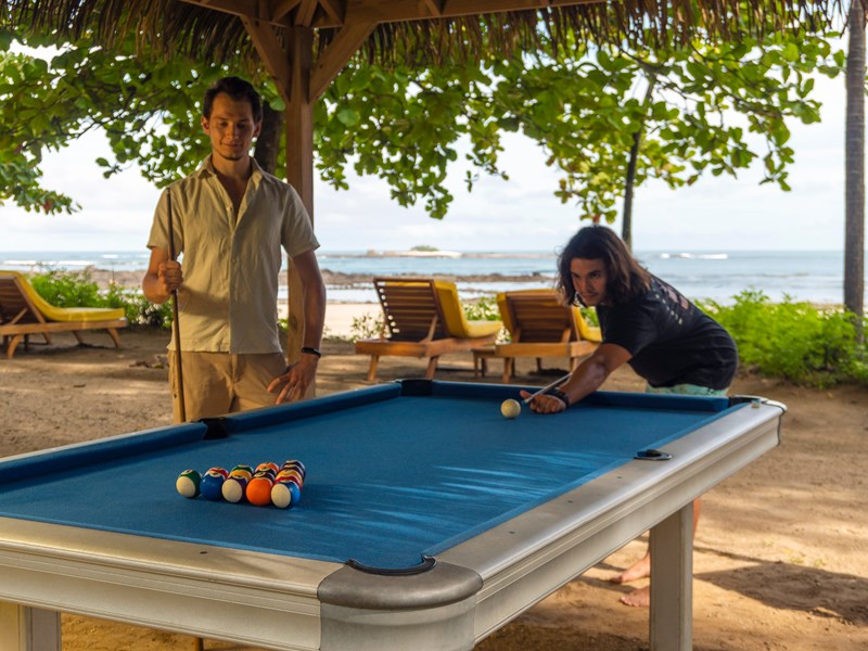Jouez au billard sur la plage