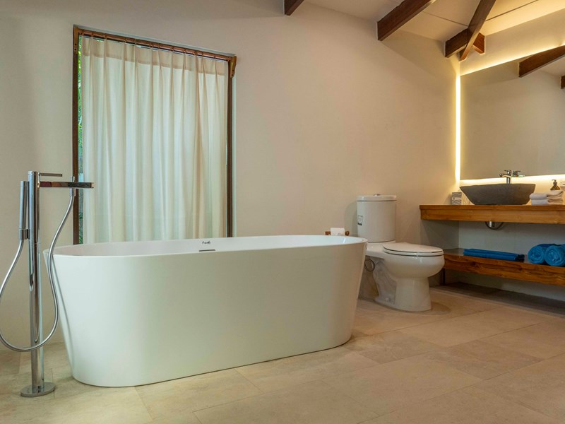 La salle de bain du Beachfront Bungalow