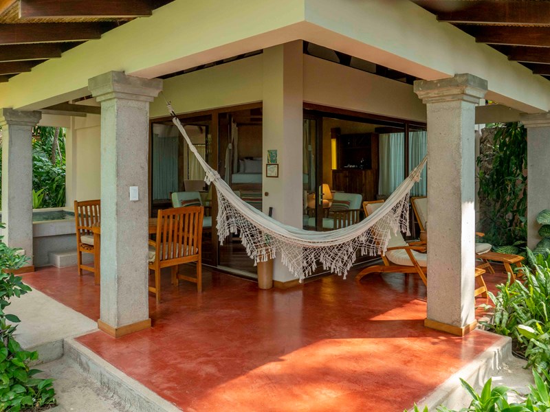 Le Beachfront Bungalow