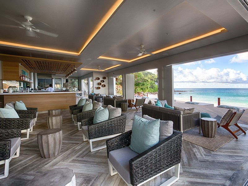 Le lounge du bar du Carana Beach Hotel 