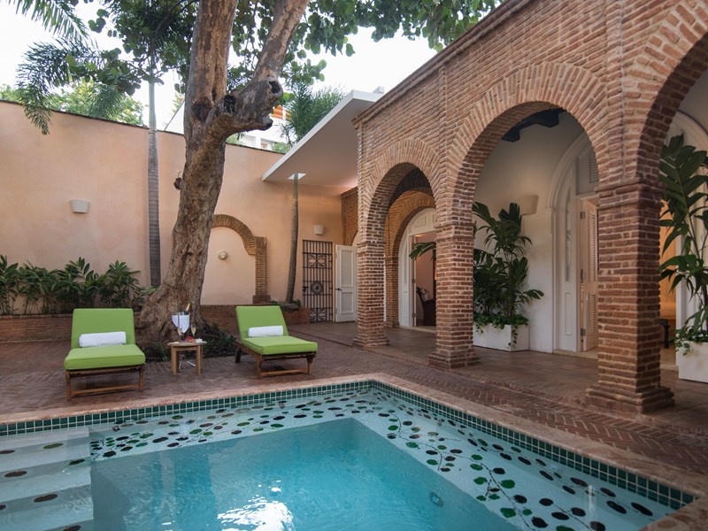La jolie cour intérieure avec piscine de la Casa Antillana