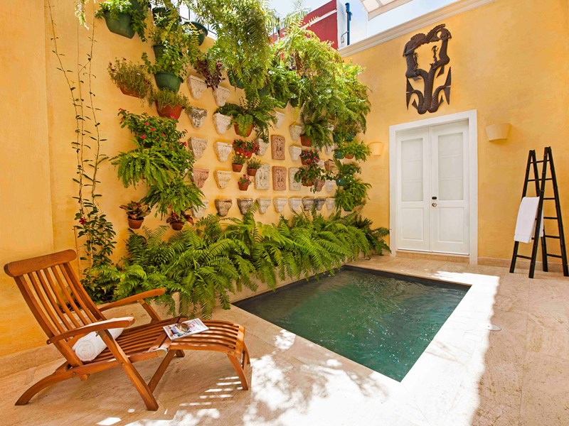 Une piscine intimiste au cœur de la Casa Macoris