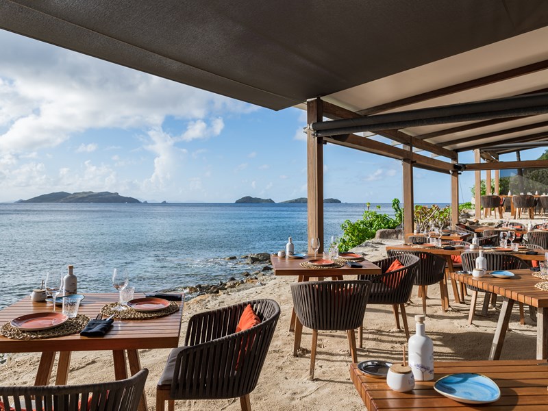 Déjeunez la mer à vos pieds au restaurant Rivyera  