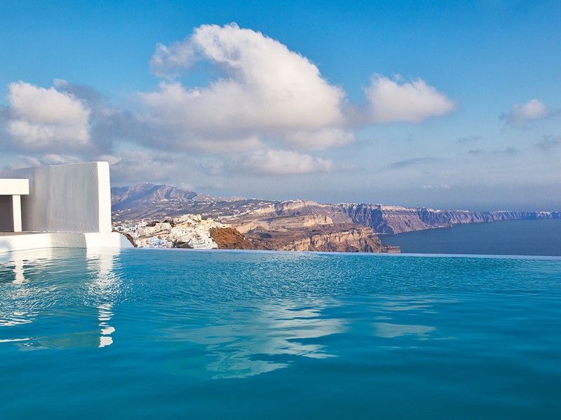 Splendide vue de Santorin, l'île la plus romantique des Cyclades