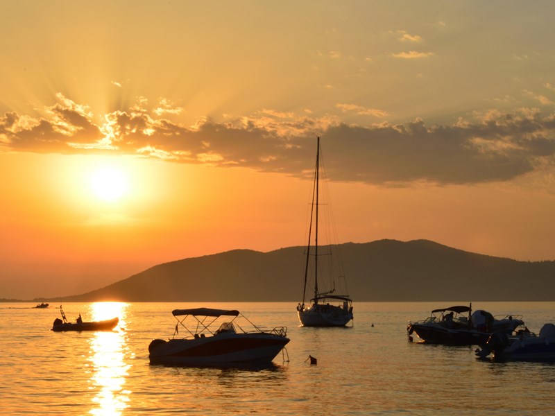 Magnifique coucher de soleil sur la mer Adriatique