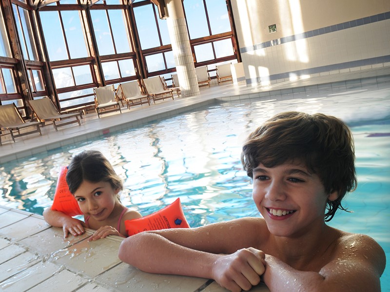 Profitez de la piscine chauffée du Club Med Alpe d'Huez 