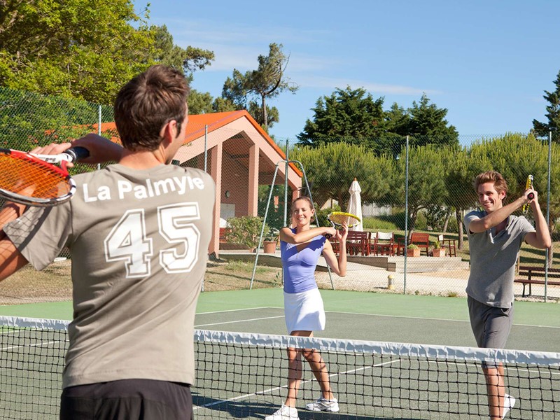 Le court de tennis du Club Med La Palmyre Atlantique