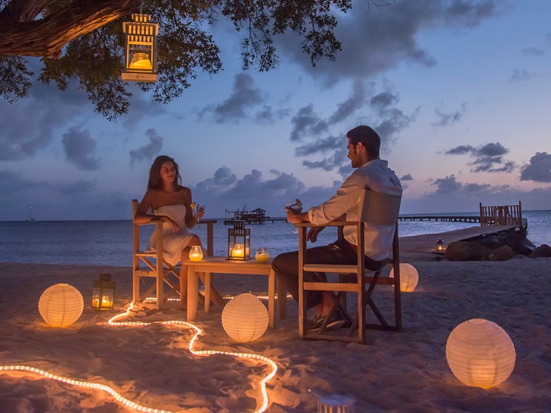 Dîner romantique les pieds dans le sable au Club Med