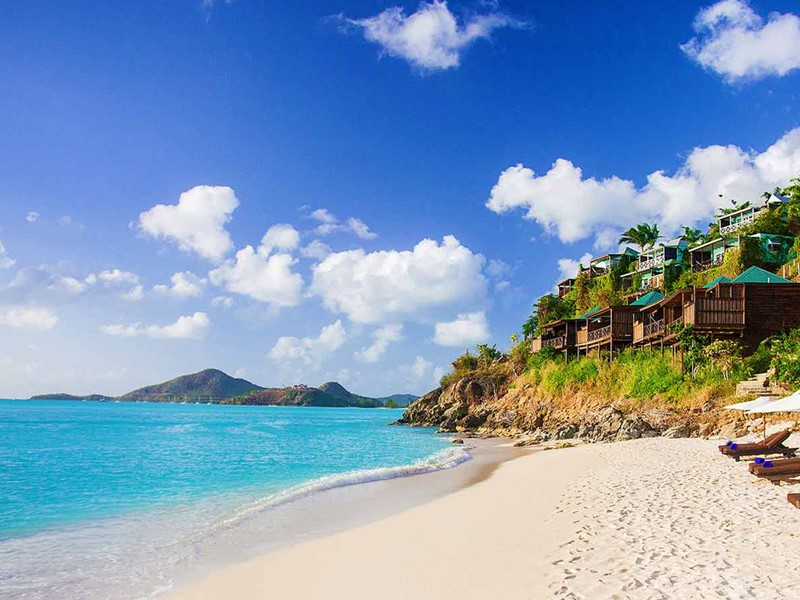 La superbe plage immaculée du Cocos Hotel Antigua 