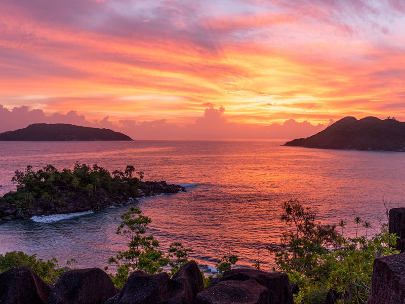 L'époustouflant coucher du soleil aux Seychelles 