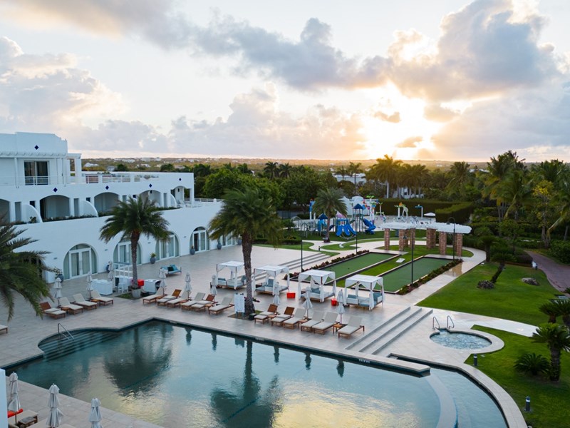 Aurora Anguilla, Rendezvous Beach - vue extérieure et piscine