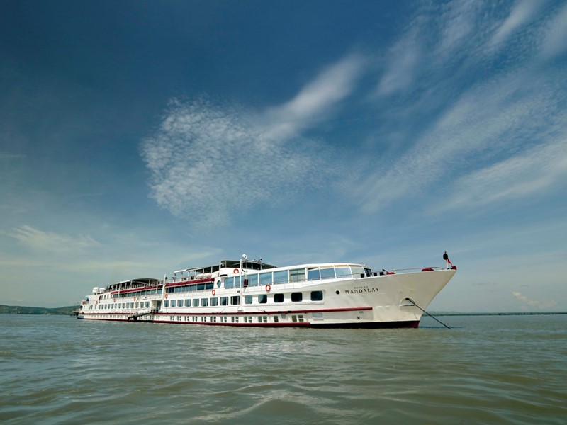 Sillonnez l'Irrawaddy à bord de ce superbe bateau. 