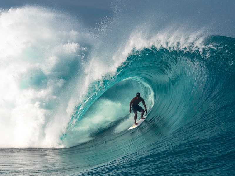 Admirez l’incontournable vague de Teahupoo