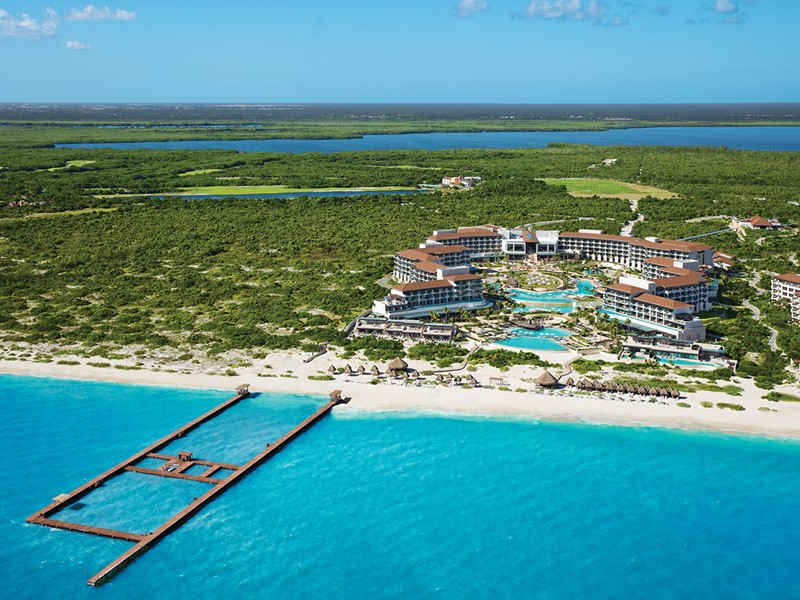 Vue aérienne du Dreams Playa Mujeres, situé au bord de la mer des Caraïbes