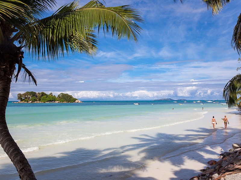 La sublime plage du Duc de Praslin aux Seychelles