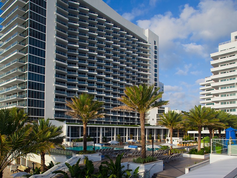 Vue de l'Eden Roc, un hôtel moderne et élégant à Miami