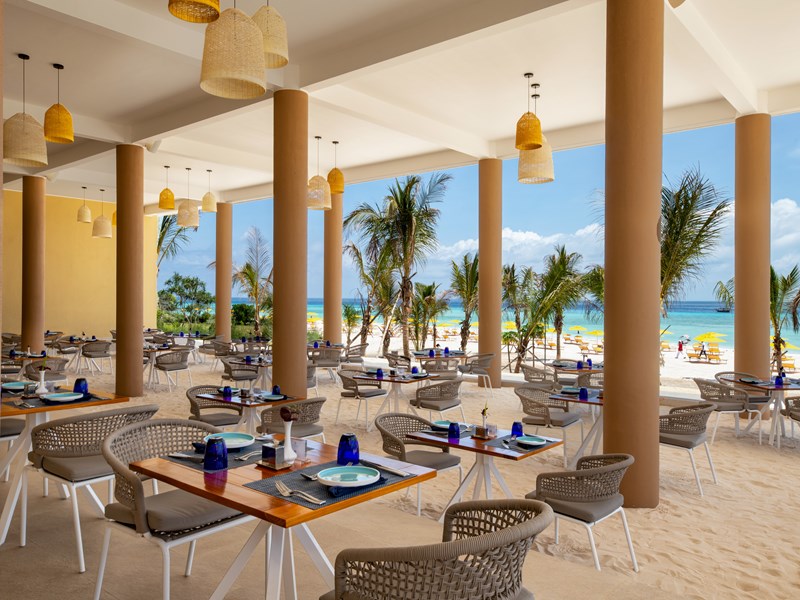 Déjeunez les pieds dans le sable au Beach Club Gill Restaurant